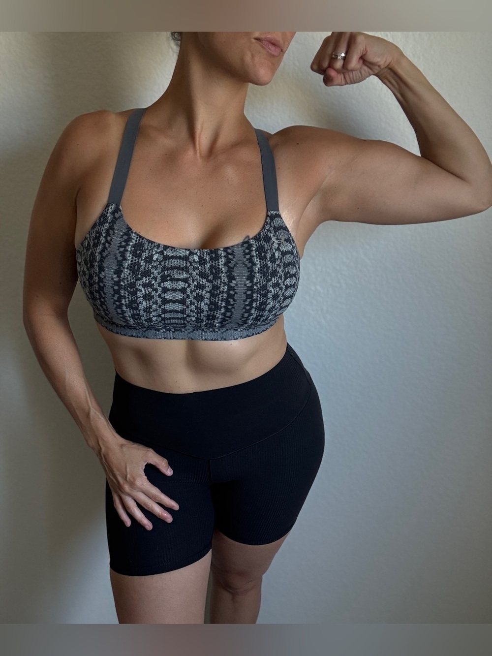Under Armour Mid Impact Eclipse Sports Bra Snakeskin Print Adjustable